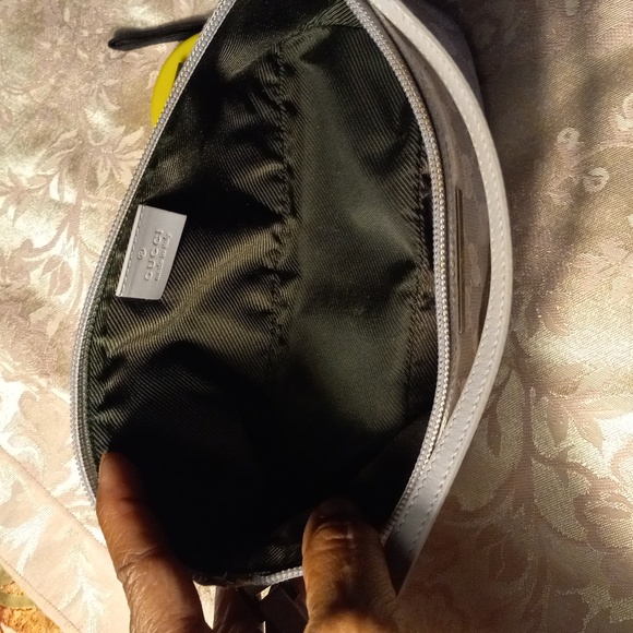 10x5 authentic Gucci small purse very good condition serial number 0 7 1 9 8 2 1 - Picture 6 of 14